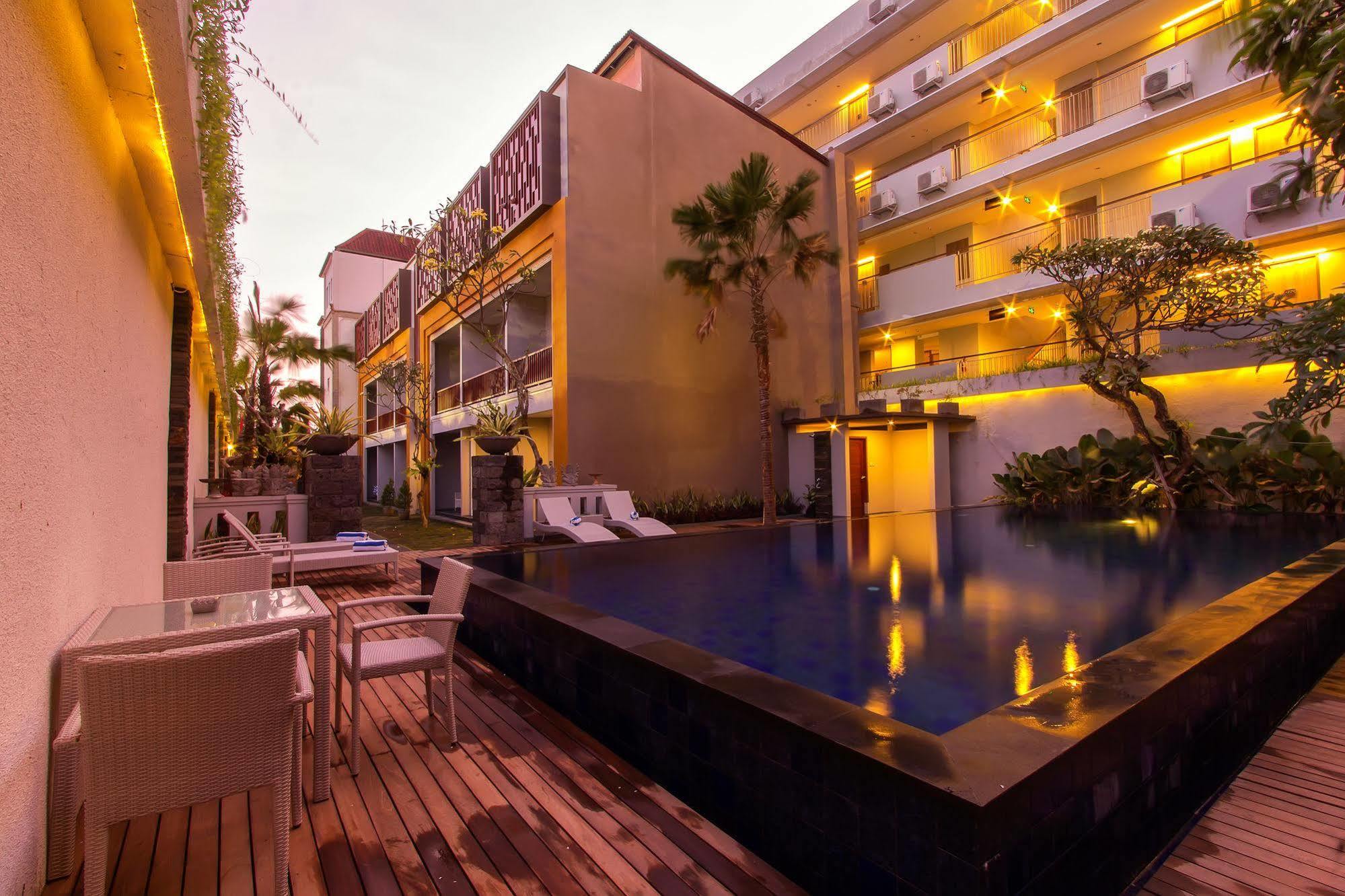 Transera Kamini Legian Hotel Exterior foto