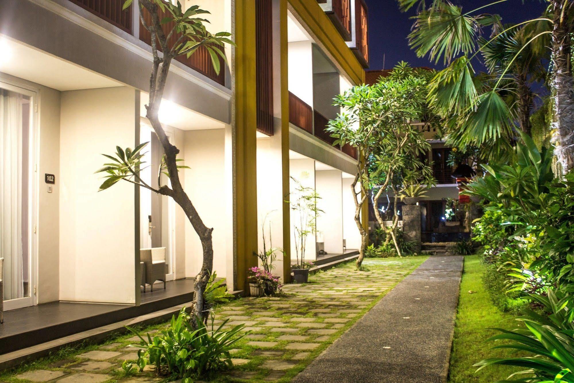 Transera Kamini Legian Hotel Exterior foto